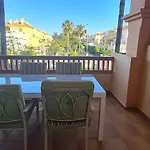Luxury Two Bedroom Apartment In Quiet Neighborhood