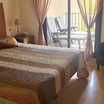Luxury Two Bedroom Apartment In Quiet Neighborhood