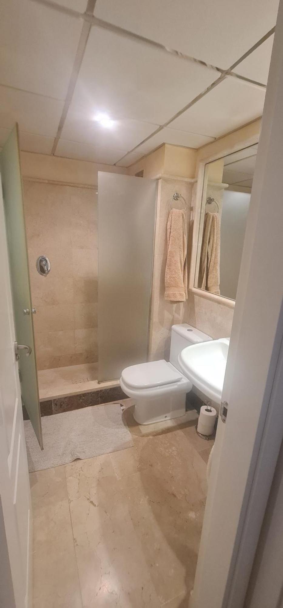Luxury Two Bedroom In Quiet Neighborhood *